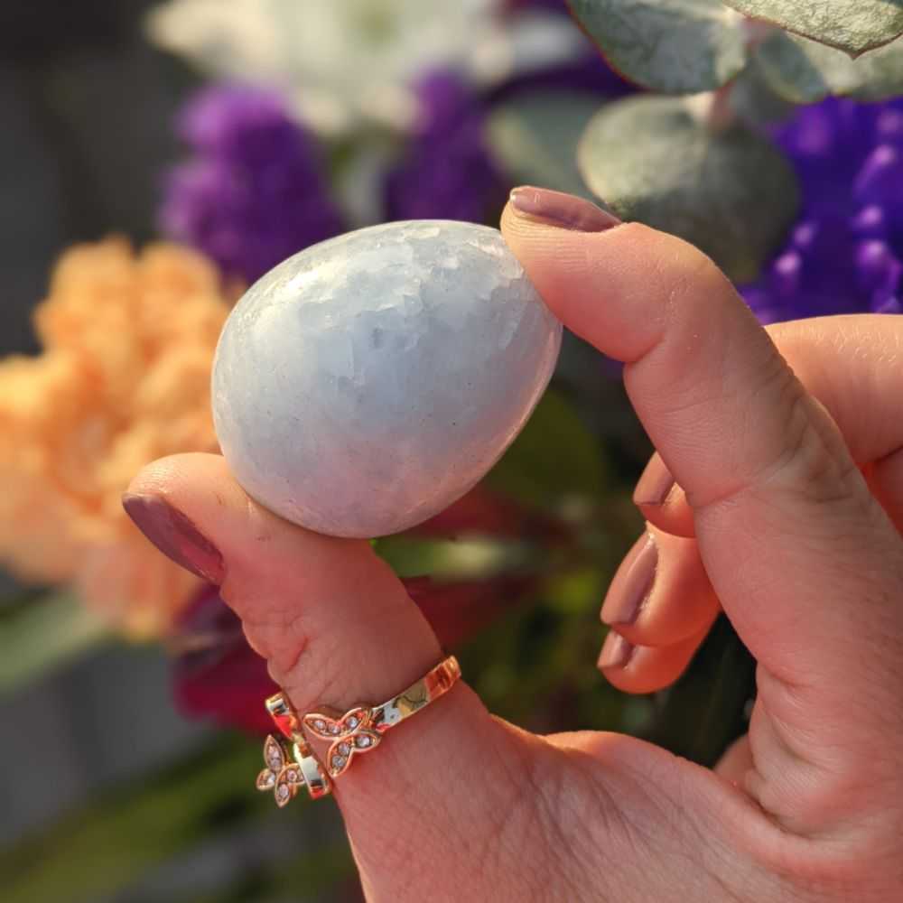 Celestite crystal for inner peace, intuition & spiritual connection.
