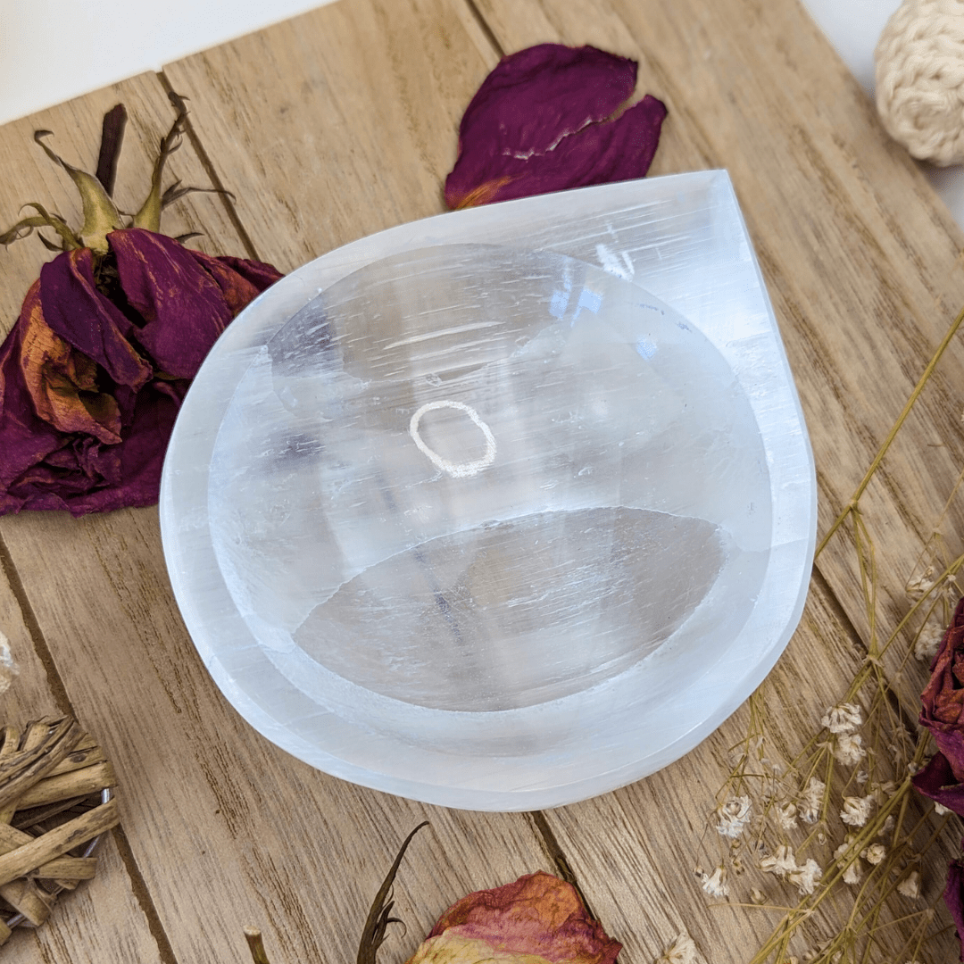 Selenite crystal for cleansing, clarity & spiritual connection.