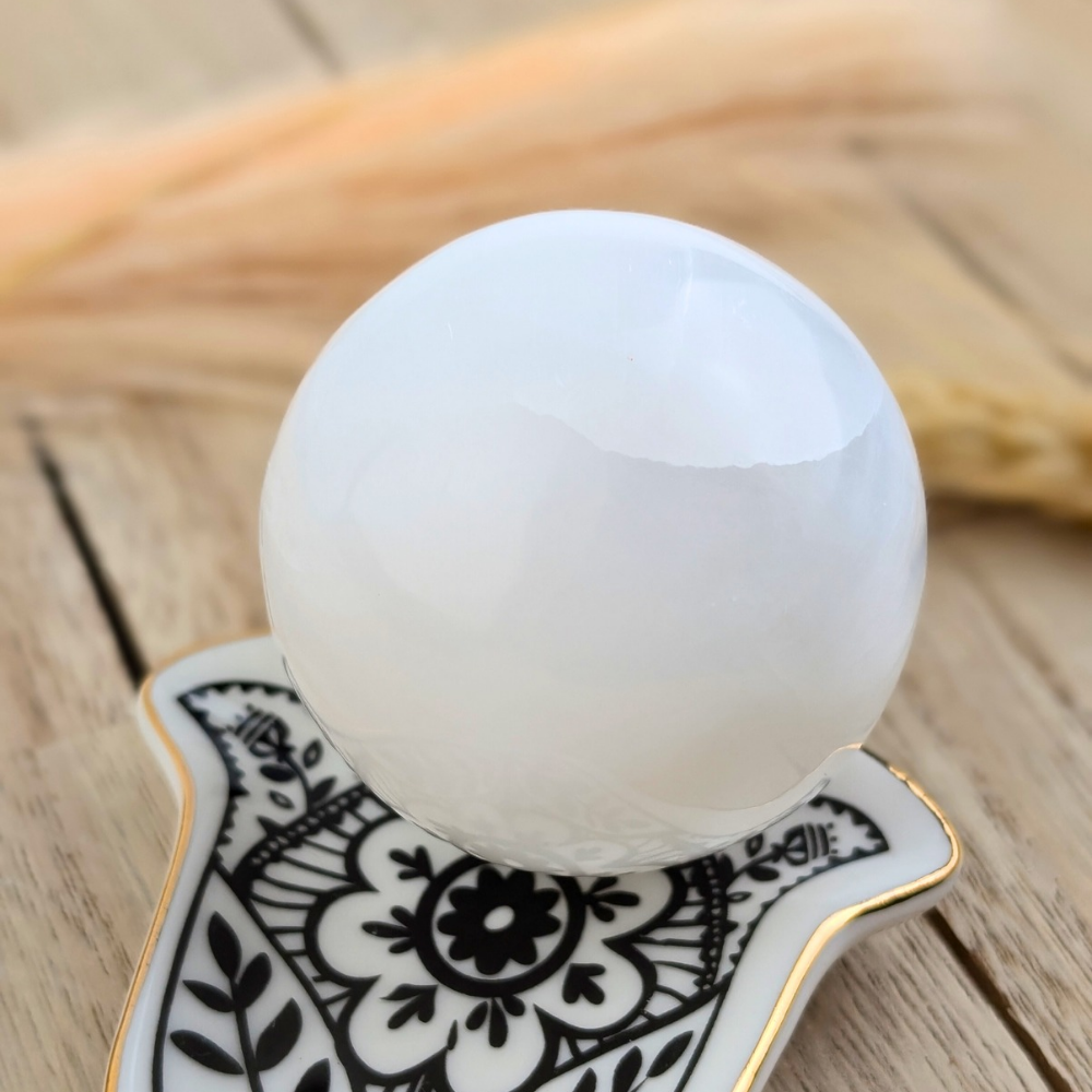 This Selenite Sphere promotes clarity , purity and peace of mind . Use the energy from this crystal sphere to create wholeness throughout the environment and family relationships 