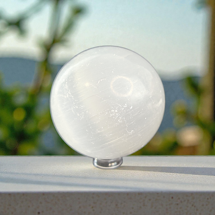 This Selenite Sphere promotes clarity , purity and peace of mind . Use the energy from this crystal sphere to create wholeness throughout the environment and family relationships 
