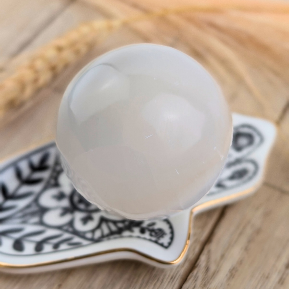 This Selenite Sphere promotes clarity , purity and peace of mind . Use the energy from this crystal sphere to create wholeness throughout the environment and family relationships 