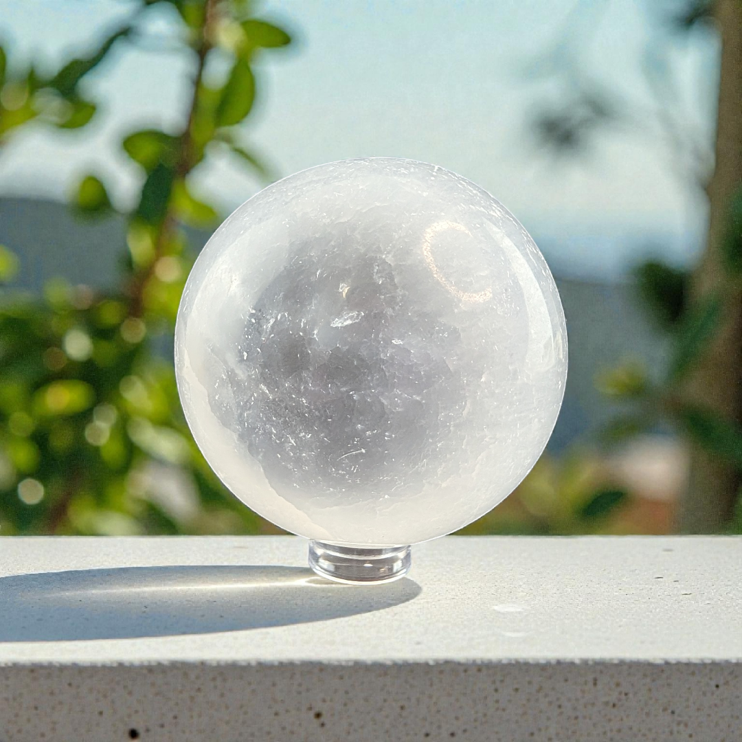This Selenite Sphere promotes clarity , purity and peace of mind . Use the energy from this crystal sphere to create wholeness throughout the environment and family relationships 