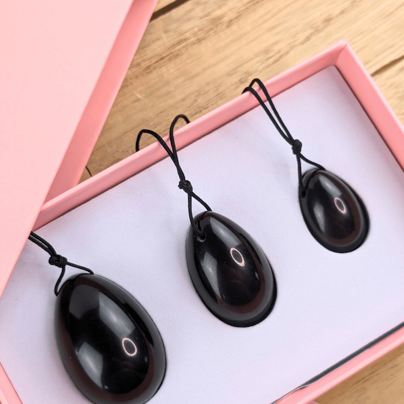 Ensemble d'œufs de yoni en obsidienne noire