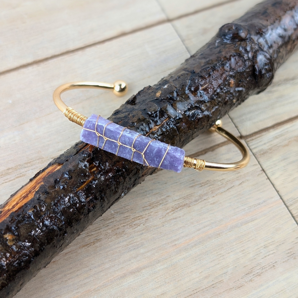 Serene amethyst bracelet and earrings set with gold-plated wire.