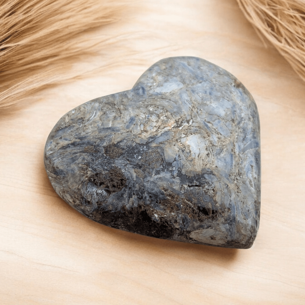 High-vibrational blue color kyanite heart for intuition