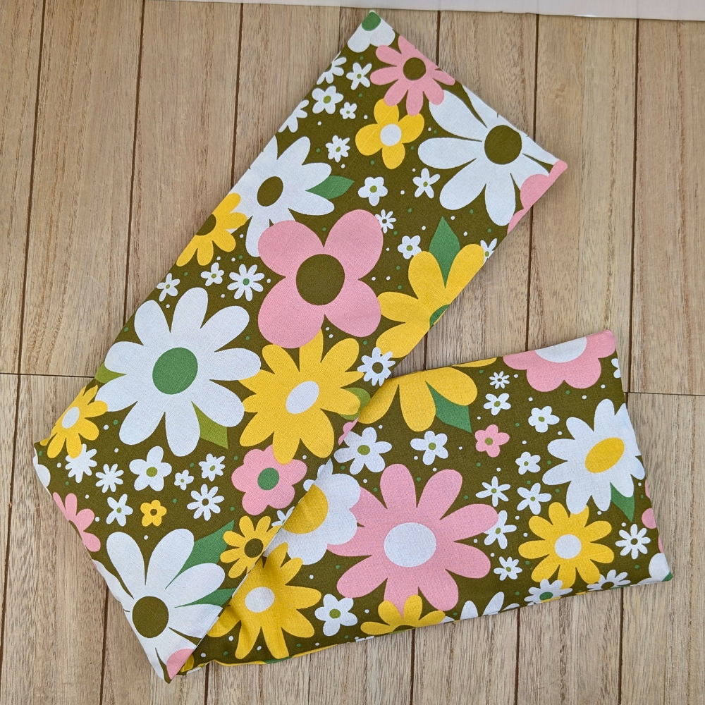 Daisy Daze aromatherapy pillow set with lavender scent
