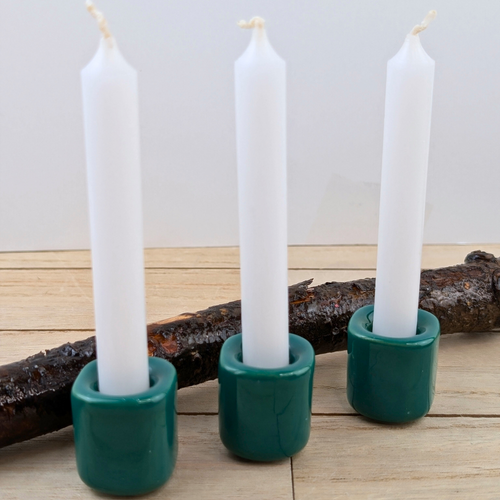 Minimalist green candle holder for rituals and meditation