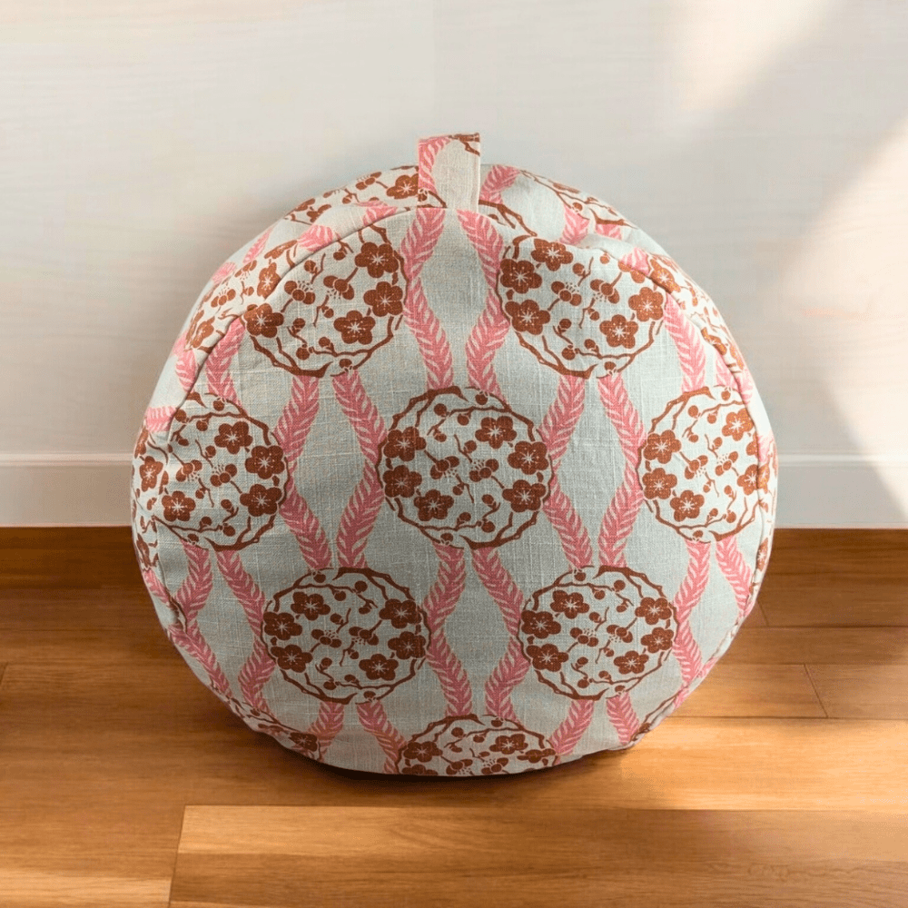 Natural buckwheat-filled meditation cushion
