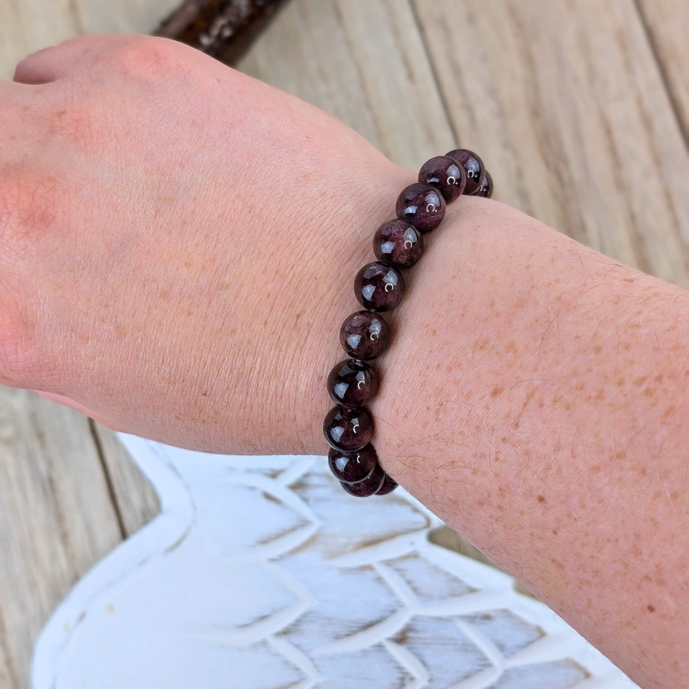 Healing benefits of garnet crystal bracelet