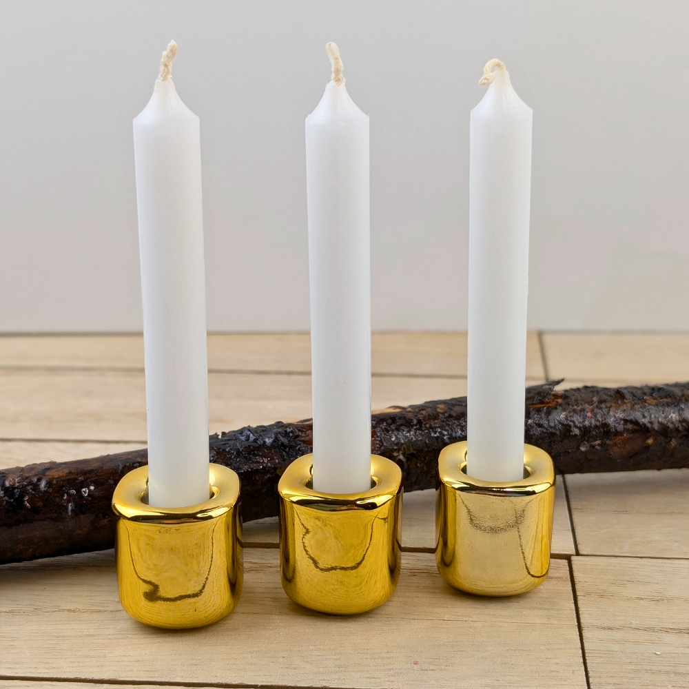 Reflective gold candle holder for rituals and meditation