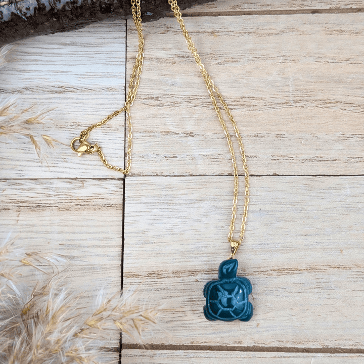 Close-up of Green Agate Turtle pendant design