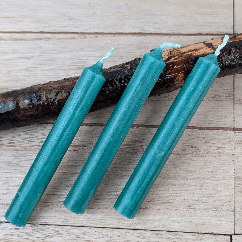 Heart chakra candle in dark green for healing and growth