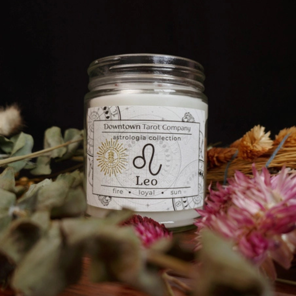 Astrologia Collection candle celebrating Leo’s love and fiery energy.