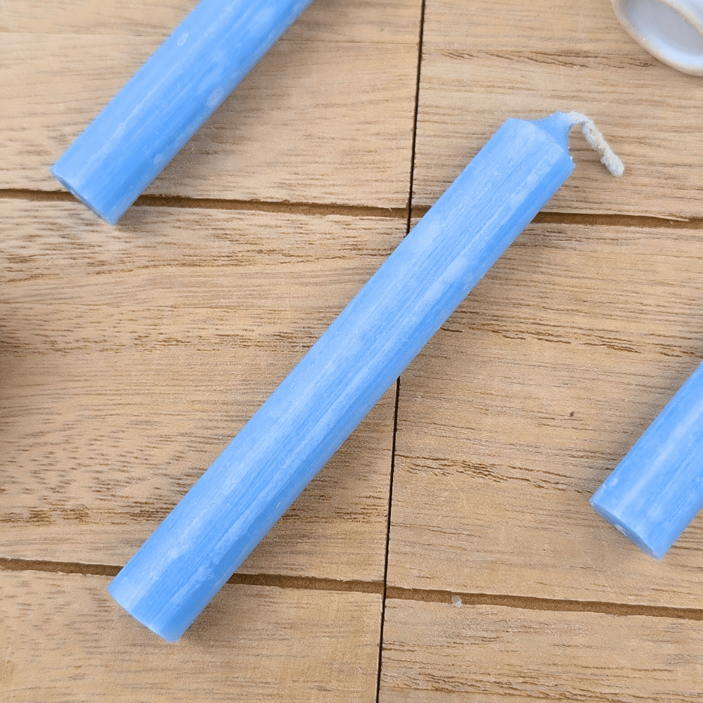 Ritual candle in light blue for clarity and mindfulness