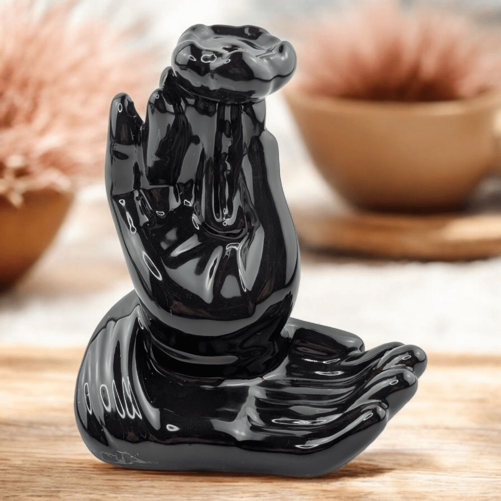 Smoke flowing incense burner for altar