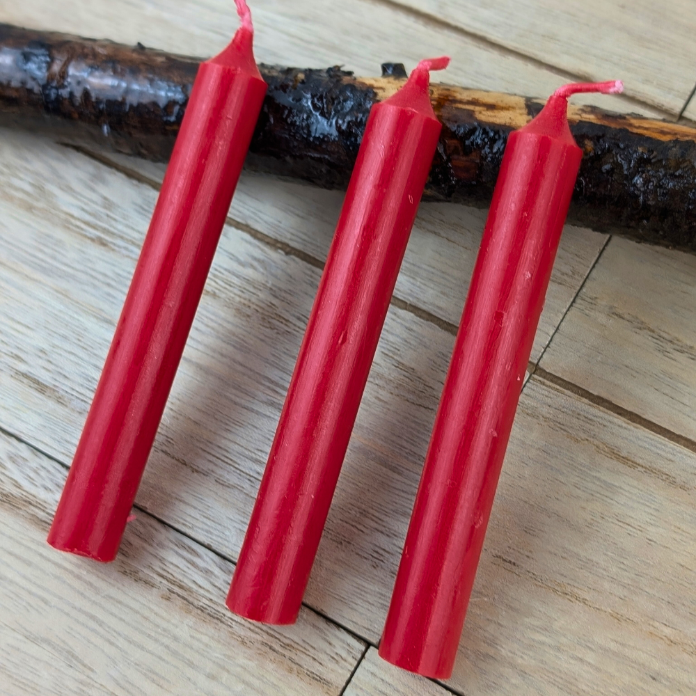 Red spiritual candle for manifesting desires