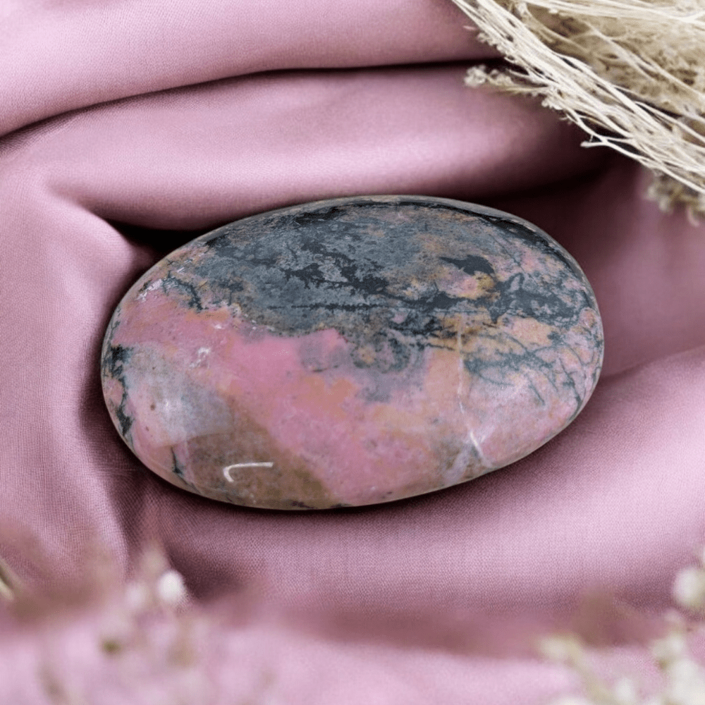 Rhodonite healing properties for releasing past mistakes