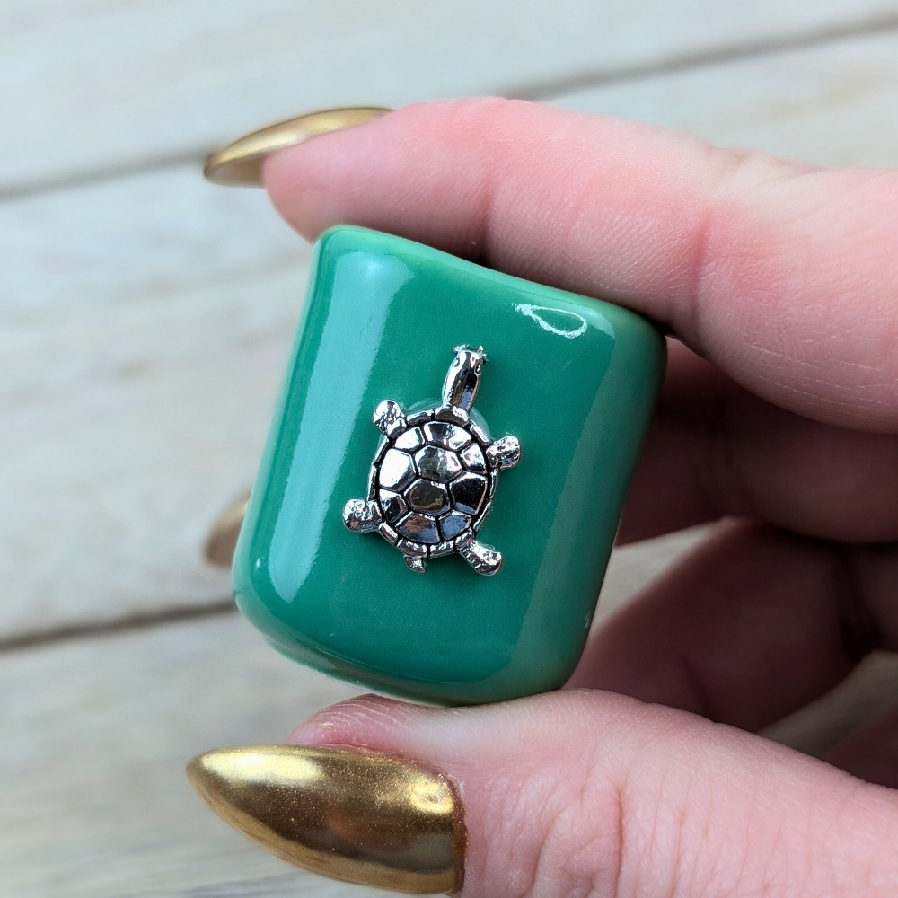 Mini green candle holder with protective turtle symbol