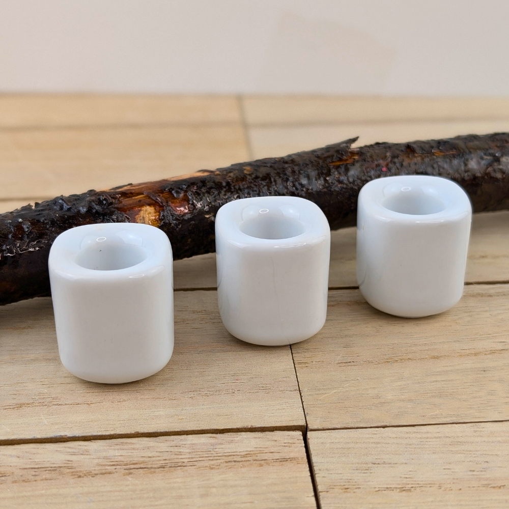 Heat-resistant chime candle holder in glossy white