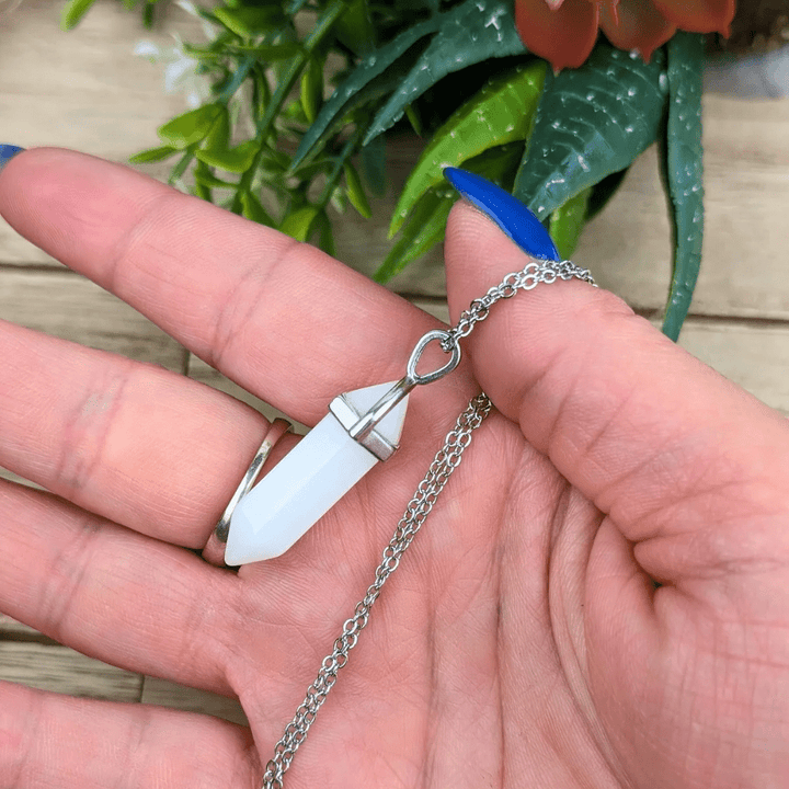 Polished quartz pendant necklace for daily balance and peace