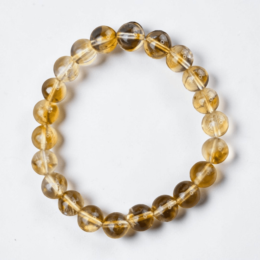 Empilement de bracelets en cristaux pour le plexus solaire