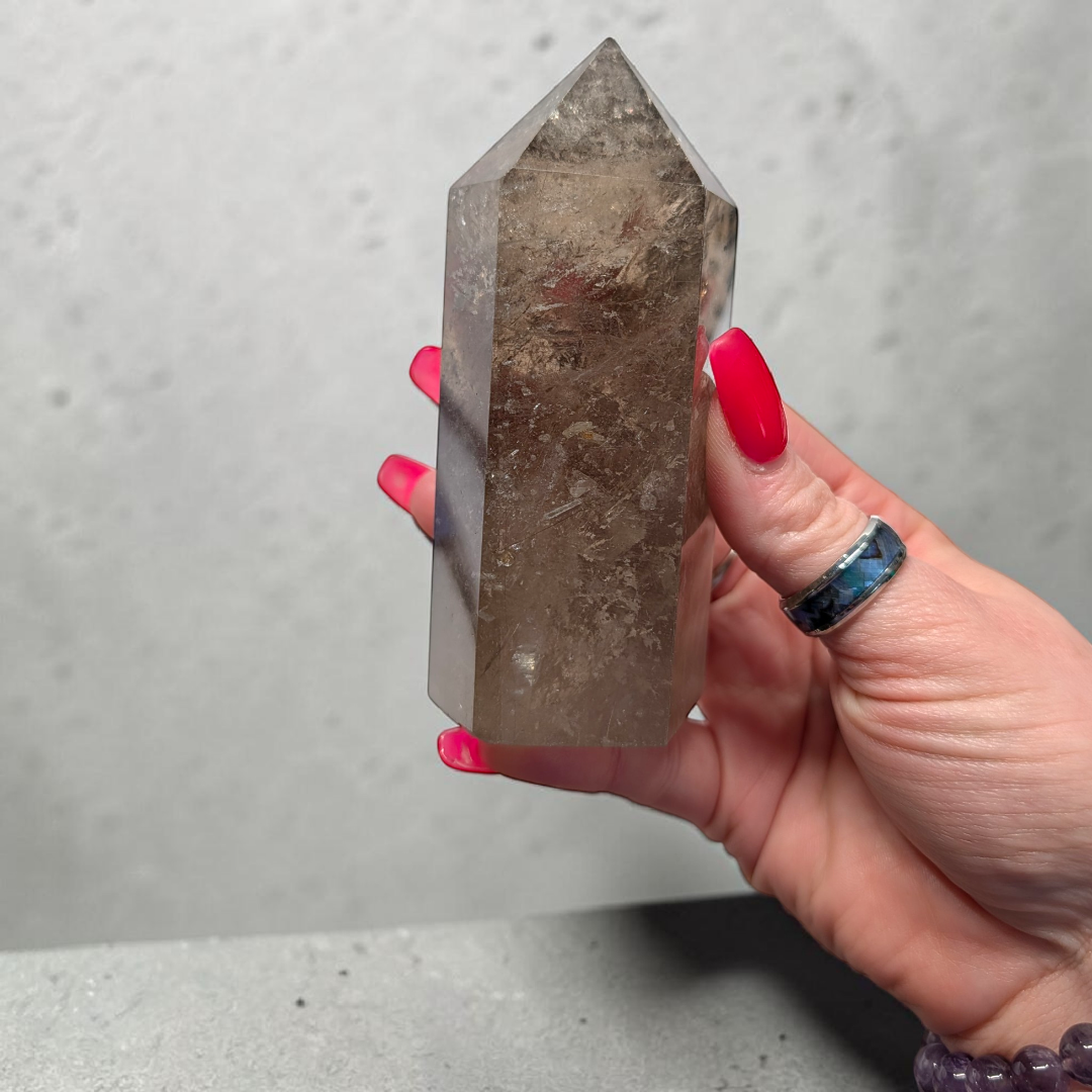 Tour de cristal de quartz fumé