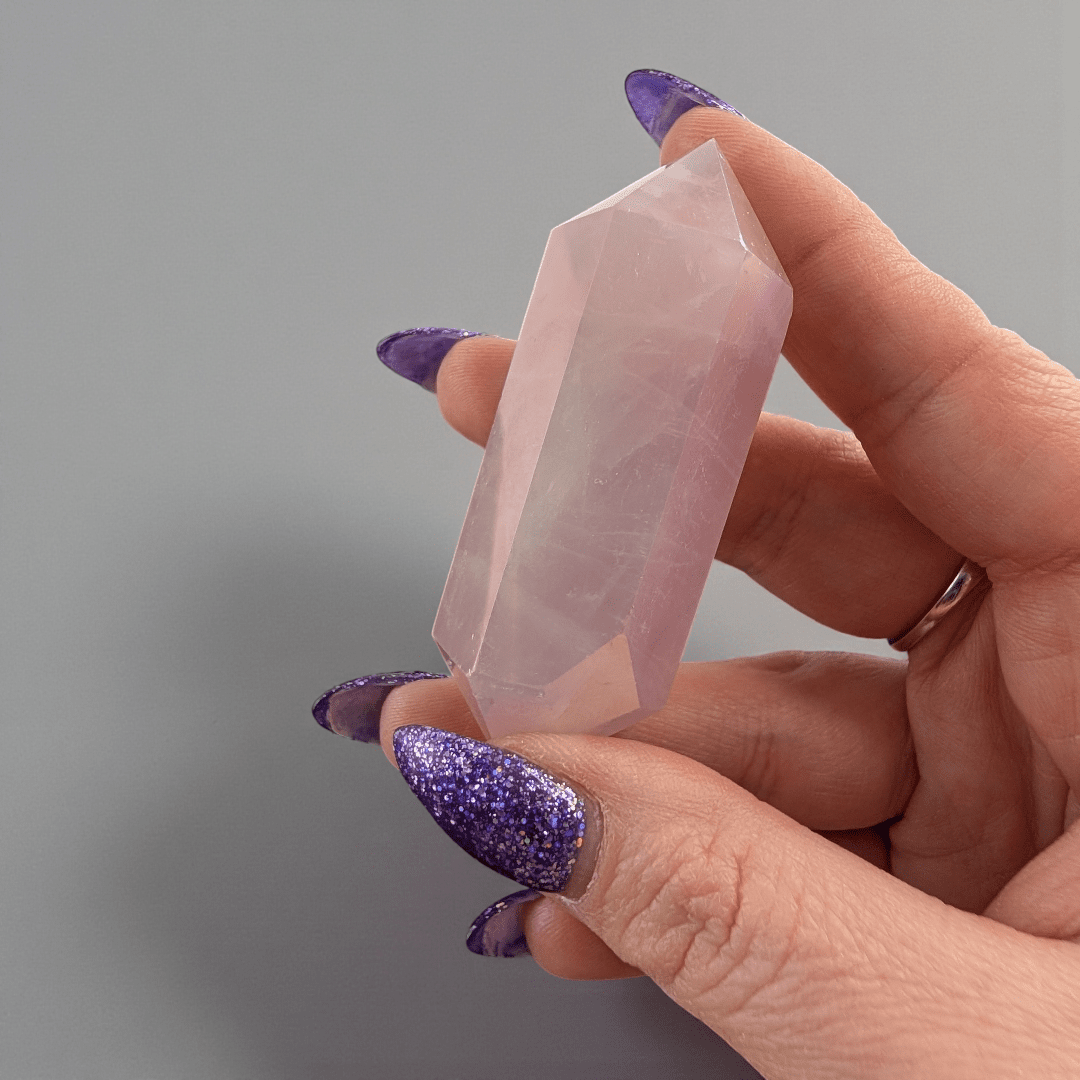 Pointe biterminée en quartz rose