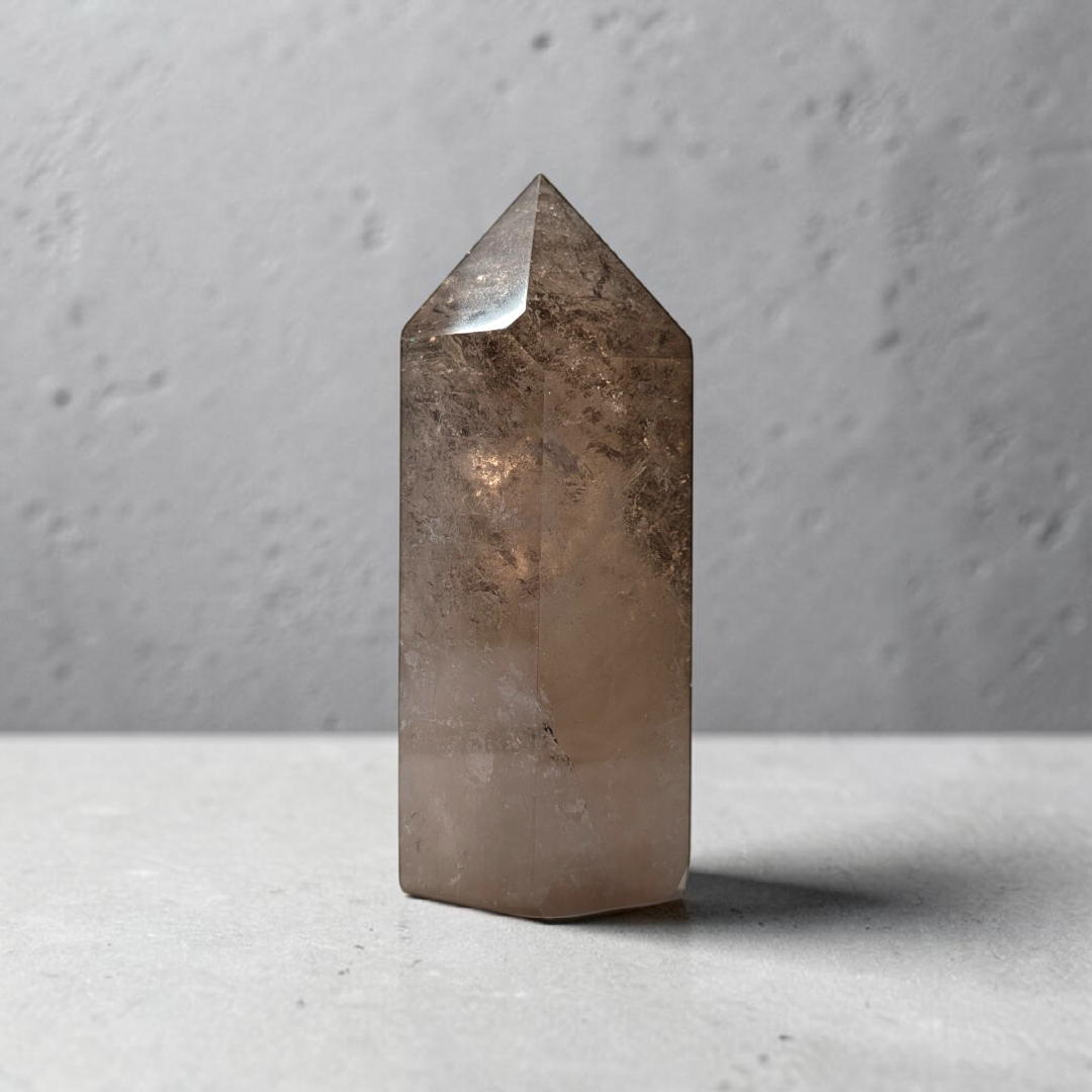 Tour de cristal de quartz fumé