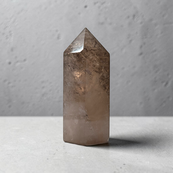 Tour de cristal de quartz fumé