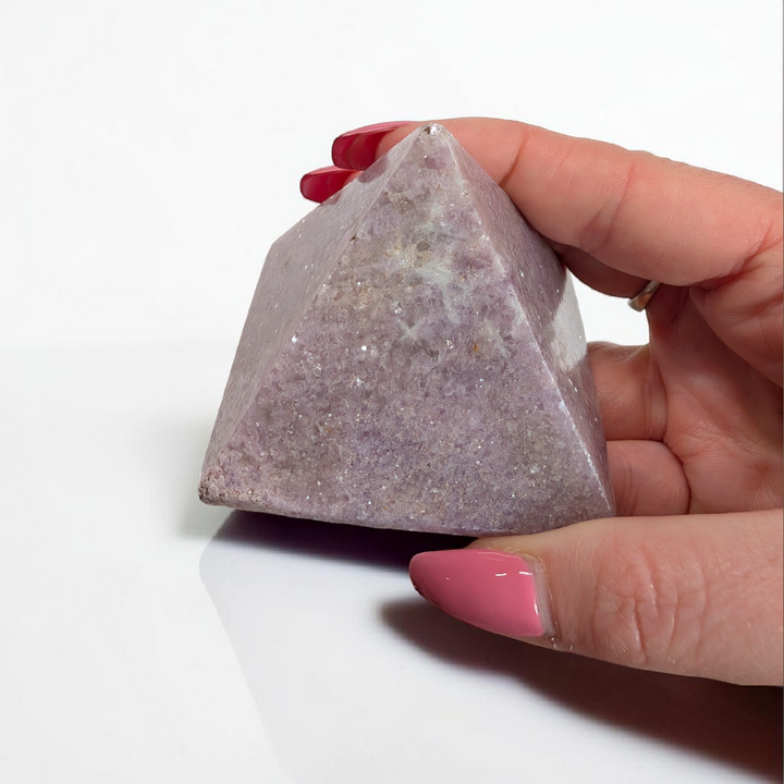 Pyramide en cristal de lépidolite