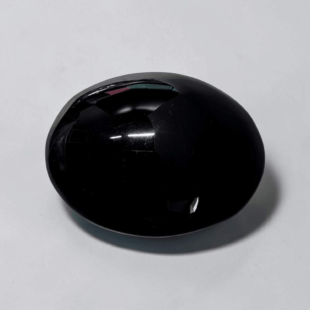 Pierre de méditation en obsidienne noire