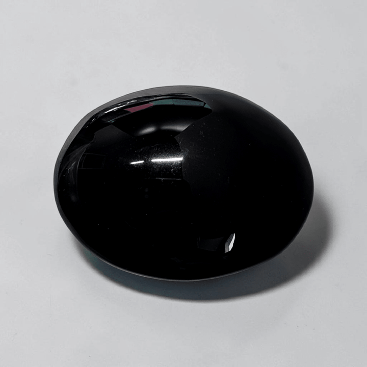 Pierre de méditation en obsidienne noire