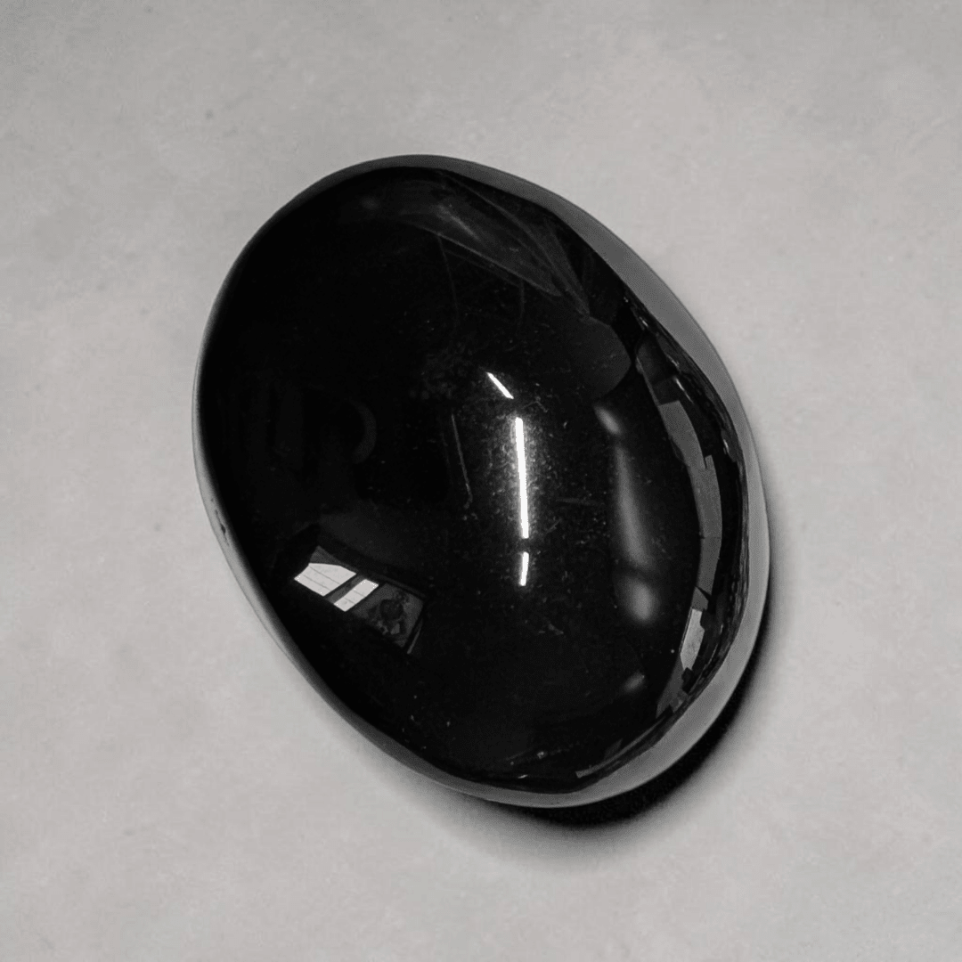 Pierre de palmier en obsidienne noire