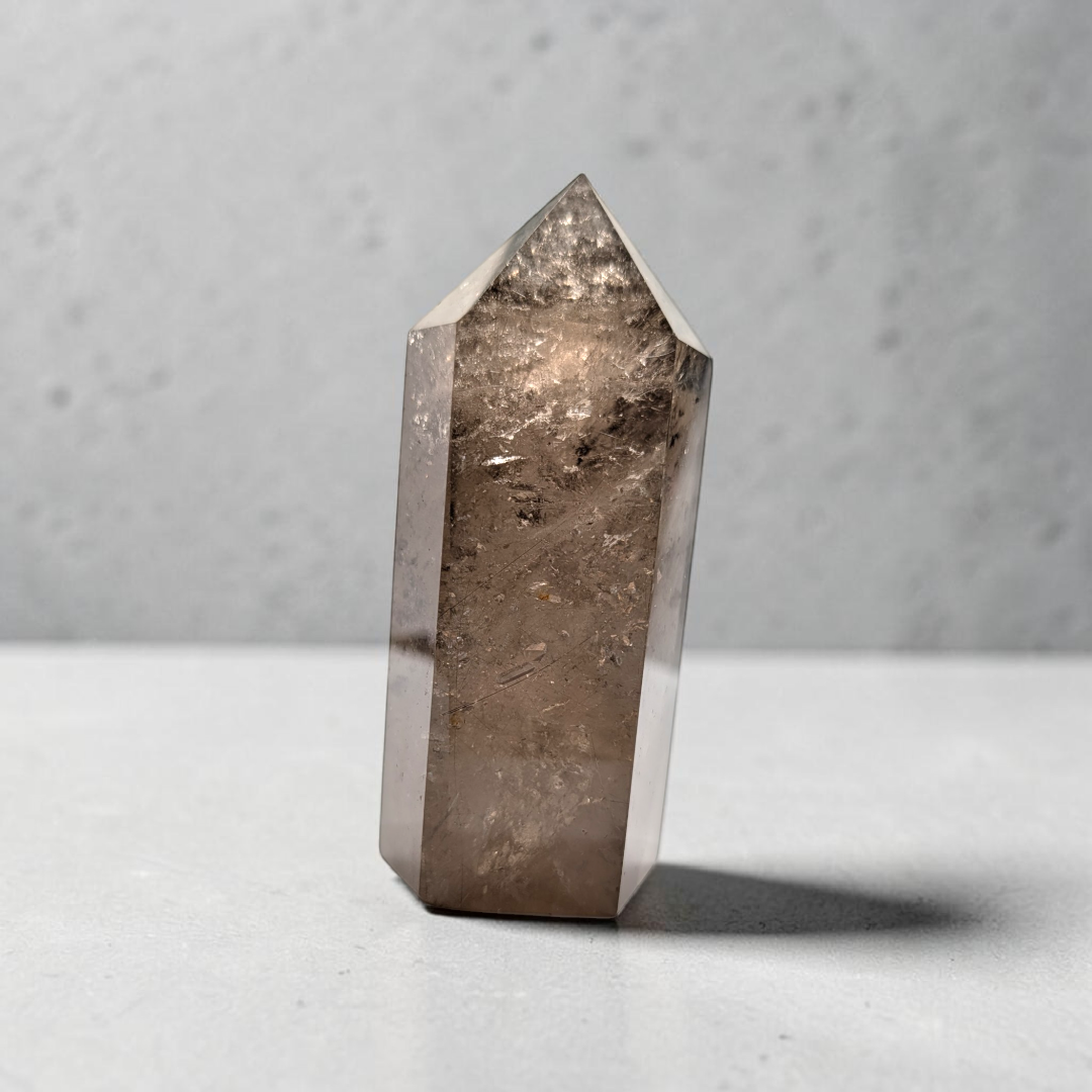 Tour de cristal de quartz fumé