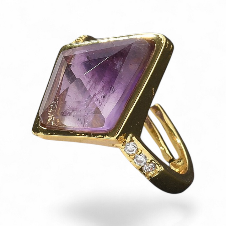 Bague en améthyste en forme de diamant
