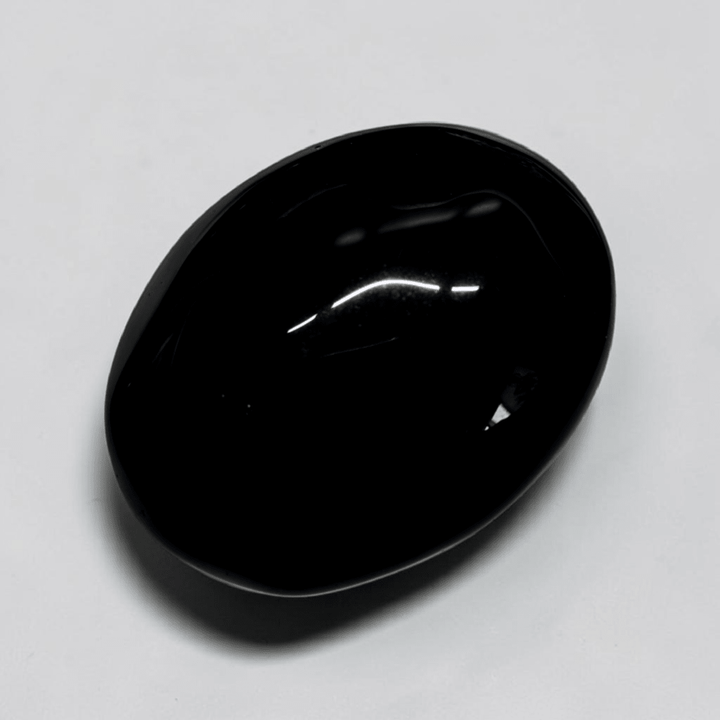 Pierre de méditation en obsidienne noire