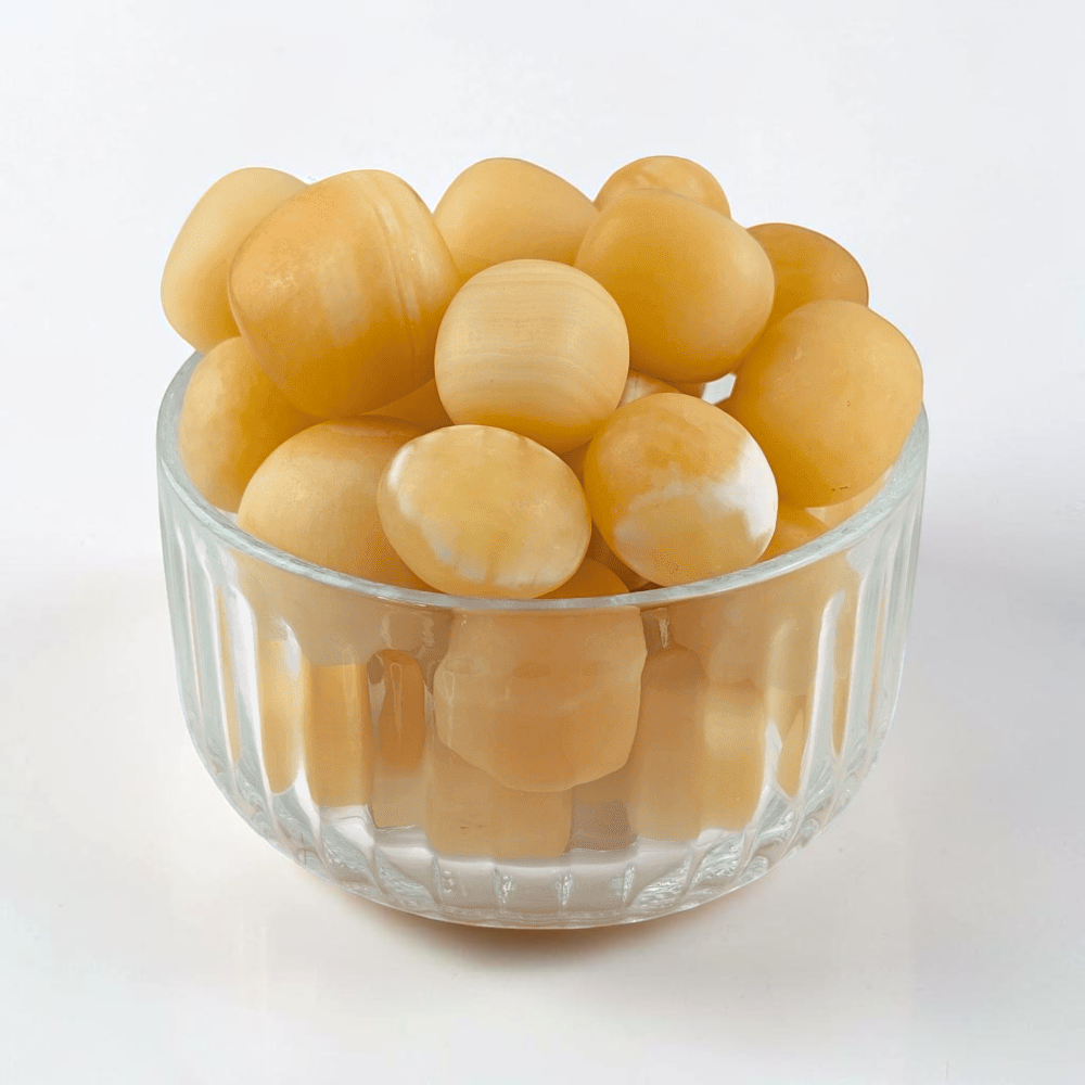 Calcite orange en chute 
