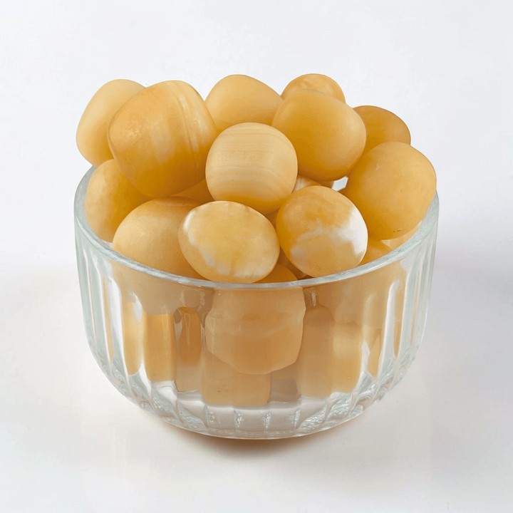 Calcite orange en chute 
