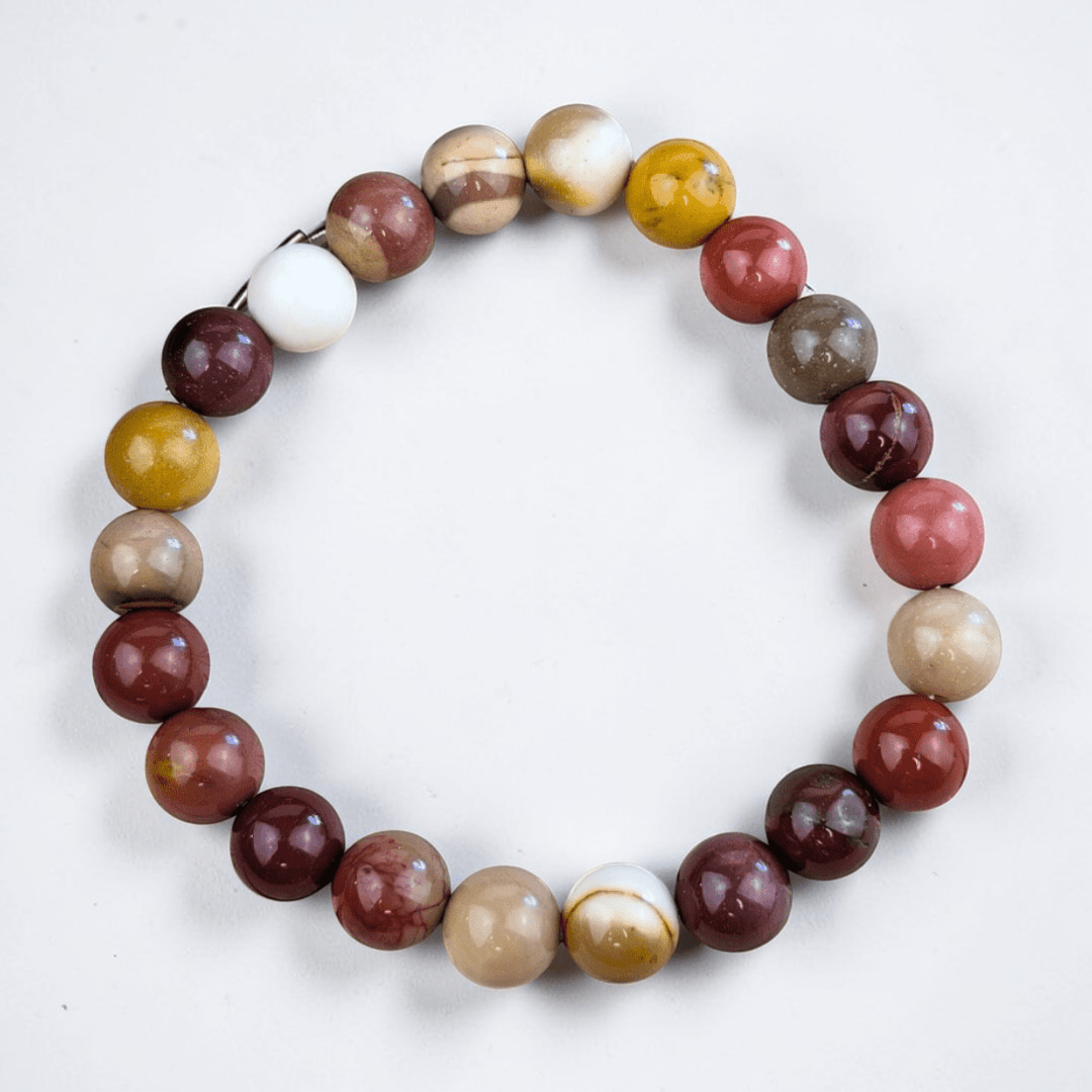 Empilement de bracelets en cristaux pour le plexus solaire