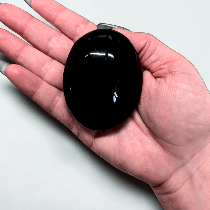 Pierre de méditation en obsidienne noire