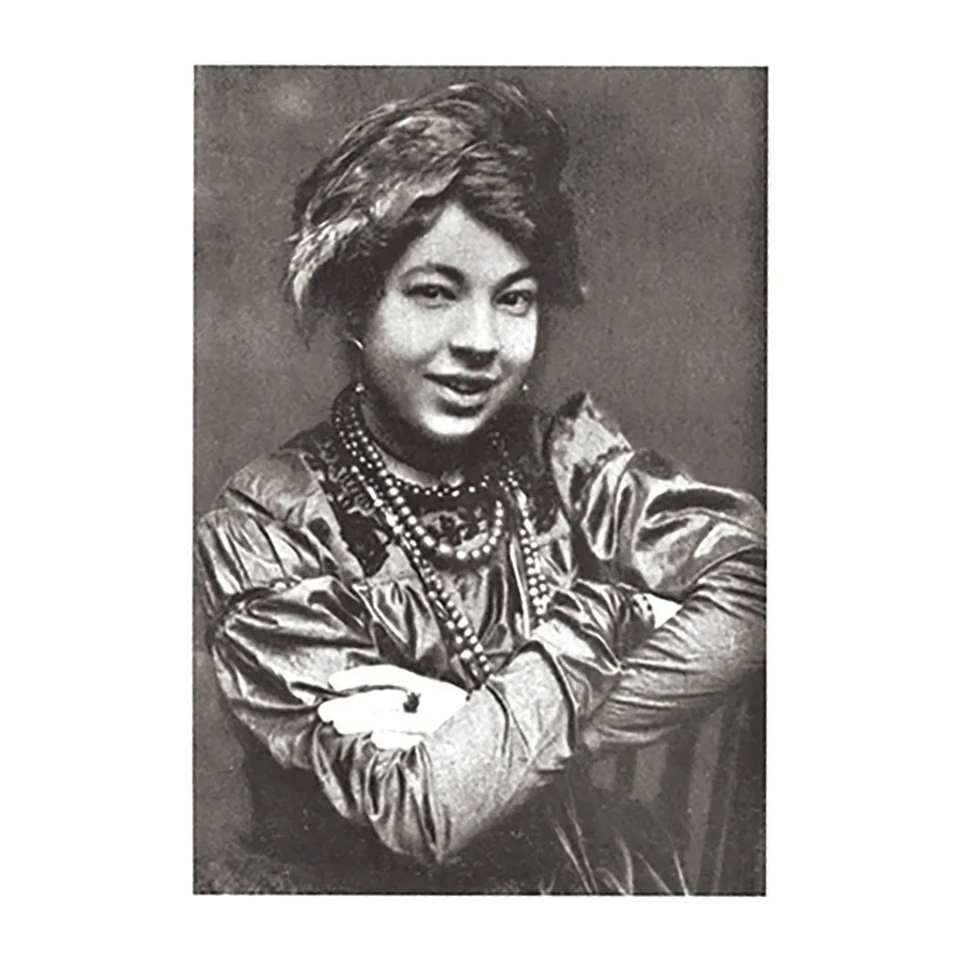 Portrait of Pamela Colman Smith on the biography card in the Commemorative Set