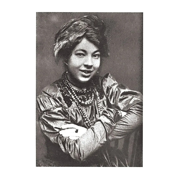 Portrait of Pamela Colman Smith on the biography card in the Commemorative Set