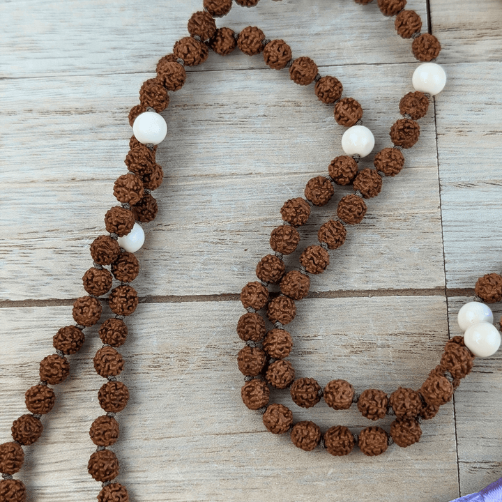 Mala de méditation en Rudraksha et Améthyste
