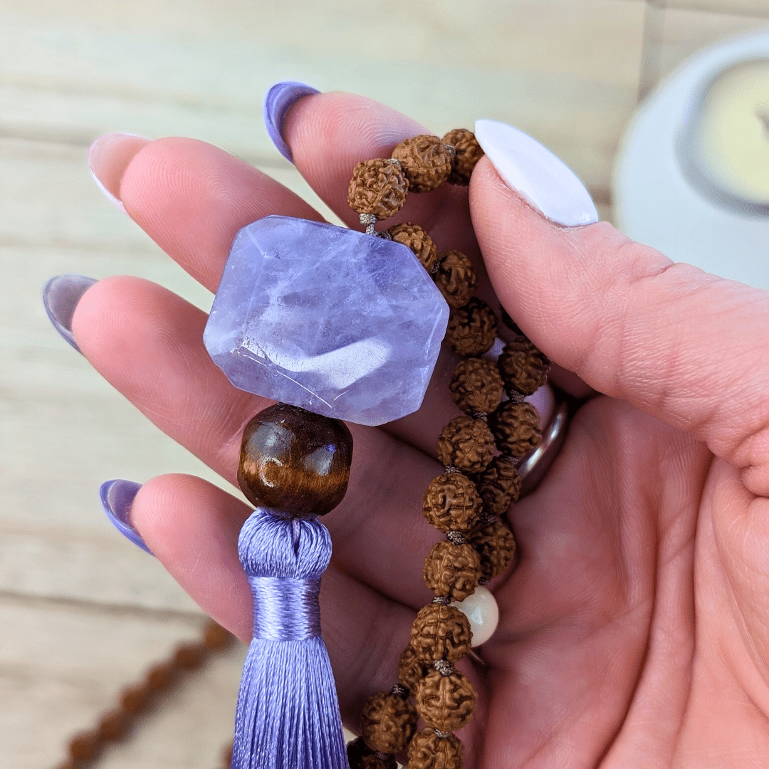 Mala de méditation en Rudraksha et Améthyste