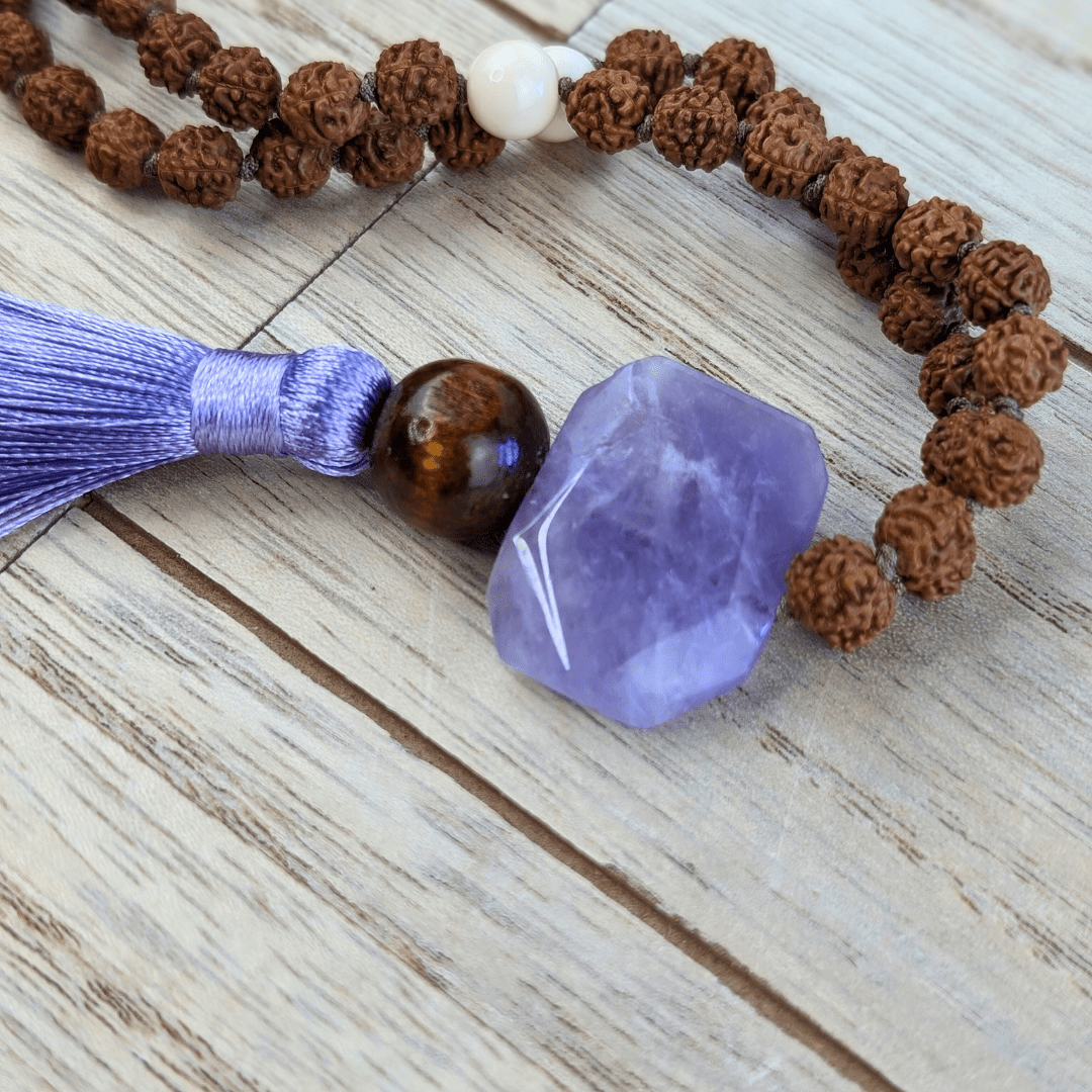 Mala de méditation en Rudraksha et Améthyste