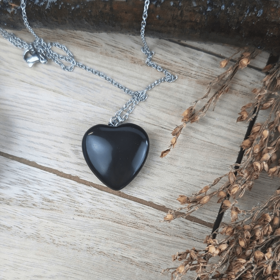 Collier coeur en obsidienne noire