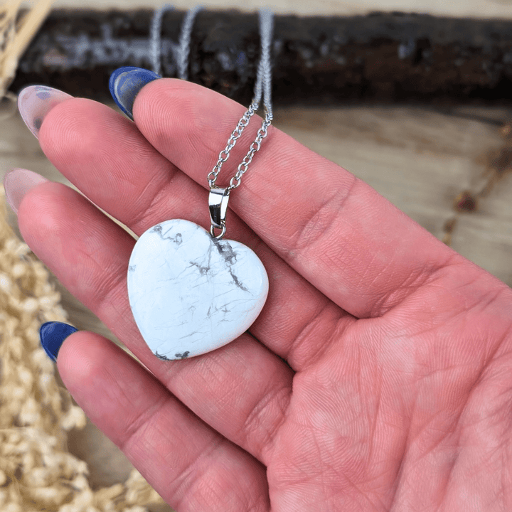 Collier en forme de coeur en howlite